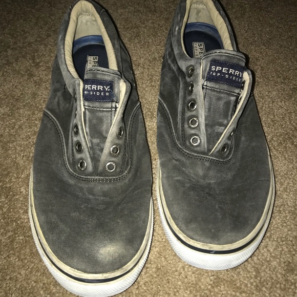 sperry halyard sneaker